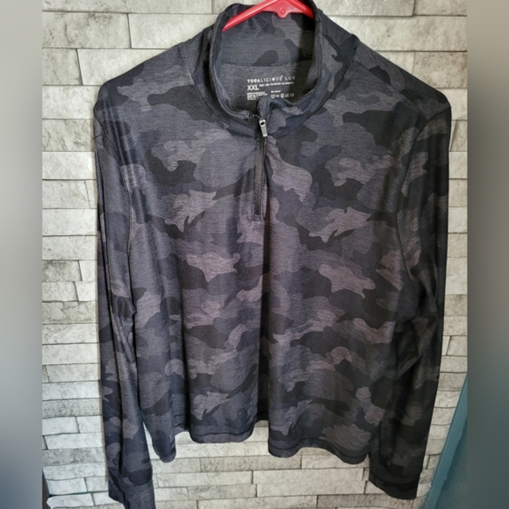 Yogalicious Lux size XXL  quarter zip‎ pullover jacket camo